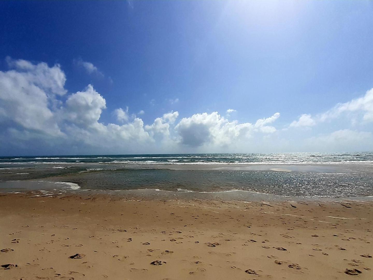 Beach Living - Porto Das Dunas - Ap Terreo 300M Beach Park Pe Na Areia Aquiraz Eksteriør billede